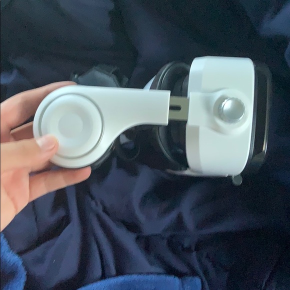 VR headset - Picture 2 of 4